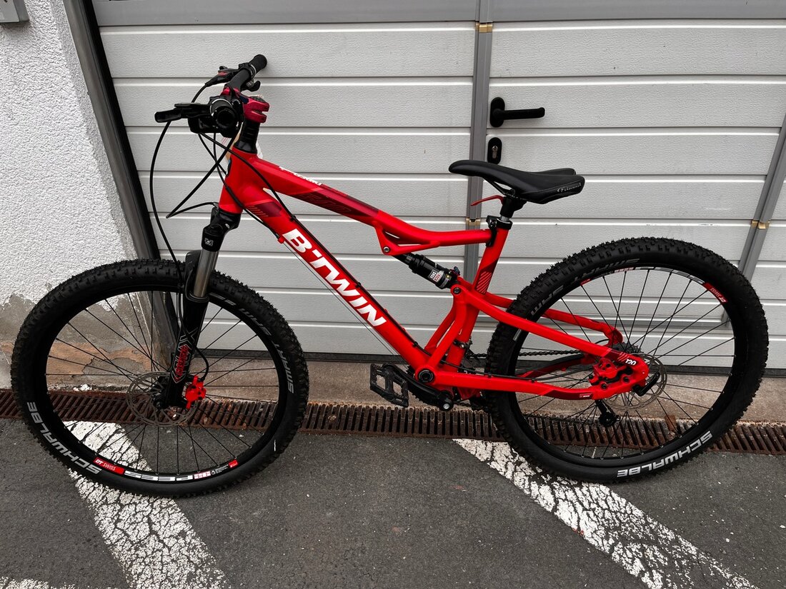 Die Polizei in Erfurt sucht den Besitzer eines am 29.01.2025 sichergestellten roten Mountainbikes. Hinweise bitte melden!