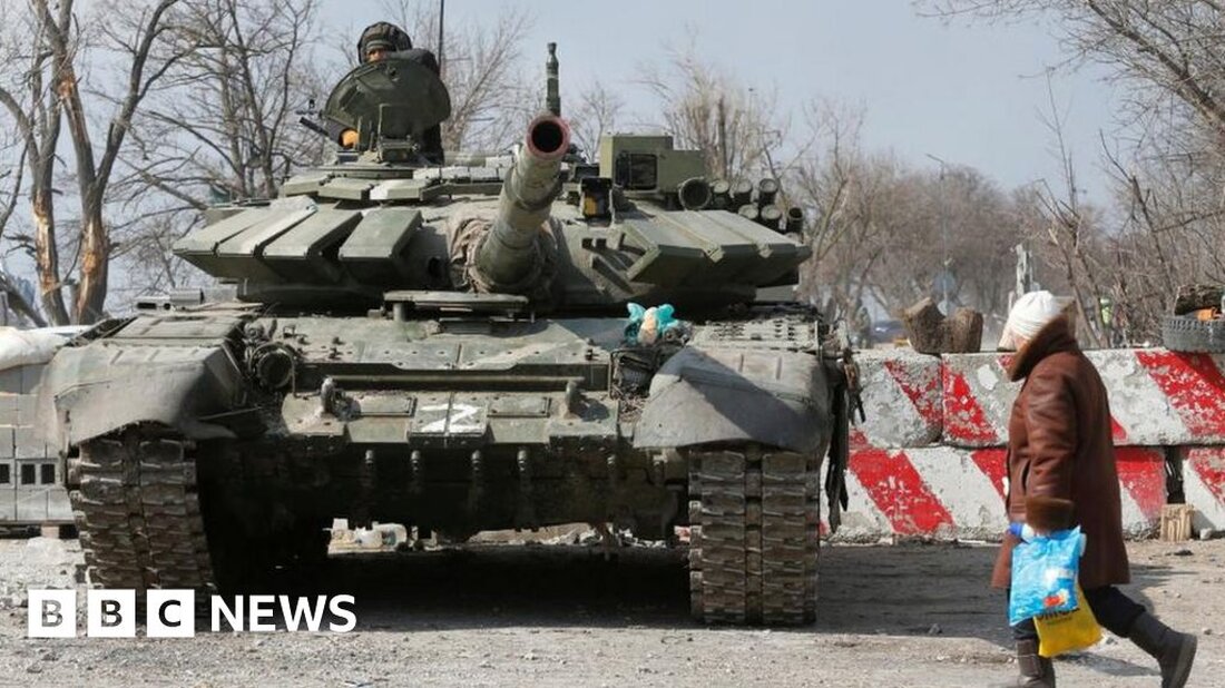 Russland hat den Vorsitz im UN-Sicherheitsrat übernommen, obwohl die Ukraine die Mitglieder gedrängt hat, den Schritt zu blockieren. Jedes der 15 Mitglieder des Rates übernimmt abwechselnd für einen Monat die Präsidentschaft. Als Russland im Februar 2022 das letzte Mal die Präsidentschaft innehatte, startete es eine umfassende Invasion in der Ukraine. Es bedeutet, dass der Sicherheitsrat von einem Land geführt wird, dessen Präsident wegen angeblicher Kriegsverbrechen einem internationalen Haftbefehl unterliegt. Der Internationale Strafgerichtshof – der keine UN-Institution ist – hat letzten Monat den Haftbefehl gegen Wladimir Putin erlassen. Trotz der Beschwerden der Ukraine sagten die Vereinigten Staaten, sie könnten Russland – …