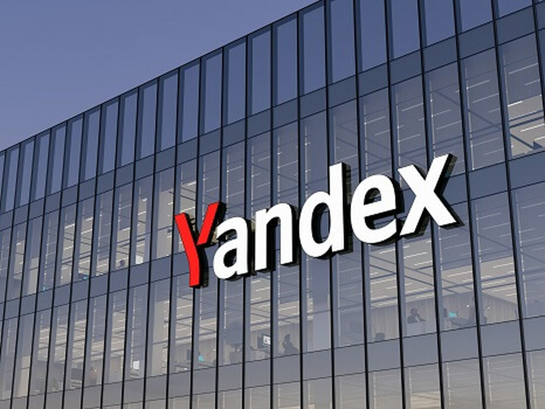 Yandex verbietet Werbung für Krypto-Börsen, Smart Contracts, Mining und ICOs in Russland. Anzeigen für Bergbauausrüstung, Bildungsinhalte und Rechtsberatung sind jedoch ausgenommen. Yandex wird Krypto-Werbung außerhalb Russlands unter strikter Einhaltung der lokalen Vorschriften zulassen. In einer bedeutenden Änderung, die die strengen Regulierungsmaßnahmen in Russland widerspiegelt, hat Yandex, die größte Suchmaschine des Landes, ihre Werberichtlinien aktualisiert und Anzeigen im Zusammenhang mit Kryptowährungen verboten. Der neue Richtliniedas sofort in Kraft tritt, passt die Geschäftstätigkeit von Yandex an die jüngsten Gesetzesänderungen an, die Präsident Wladimir Putin verabschiedet hat. Werbung für Krypto-Börsen, Mining-Betriebe und ICOs verboten Im Rahmen der aktualisierten Richtlinie hat Yandex ein umfassendes …