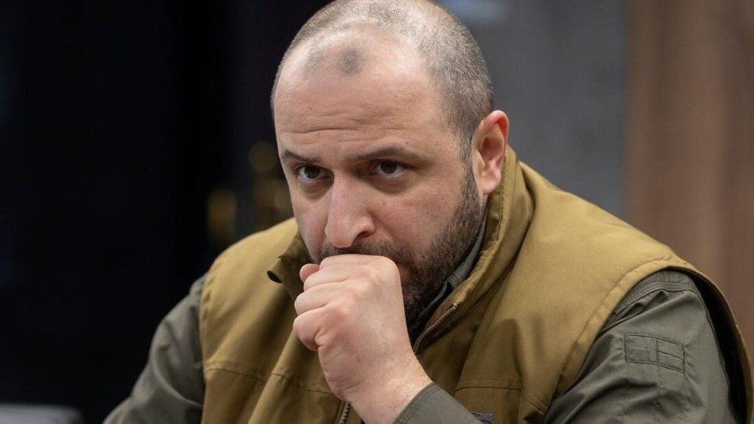 Rustem Umerov, der Oleksii Reznikov als Verteidigungsminister der Ukraine ablösen soll, kann auf eine lange Geschichte wichtiger Verhandlungen mit Russland zurückblicken. Er vertrat sein Land bei Friedensgesprächen zu Beginn der groß angelegten Invasion Moskaus im Jahr 2022. Er spielte eine Schlüsselrolle bei der Gewährleistung der sicheren Rückführung hochrangiger Gefangener und nahm an Verhandlungen zur Gewährleistung der sicheren Ausfuhr von ukrainischem Getreide durch das Schwarze Meer teil. Als führendes Mitglied der Krimtataren-Gemeinschaft, einer auf der Halbinsel Krim beheimateten türkischen Bevölkerung, ist Herr Umerov auch zu einer zentralen Figur in den Outreach-Initiativen von Präsident Wolodymyr Selenskyj für islamische Länder geworden. Er wurde …