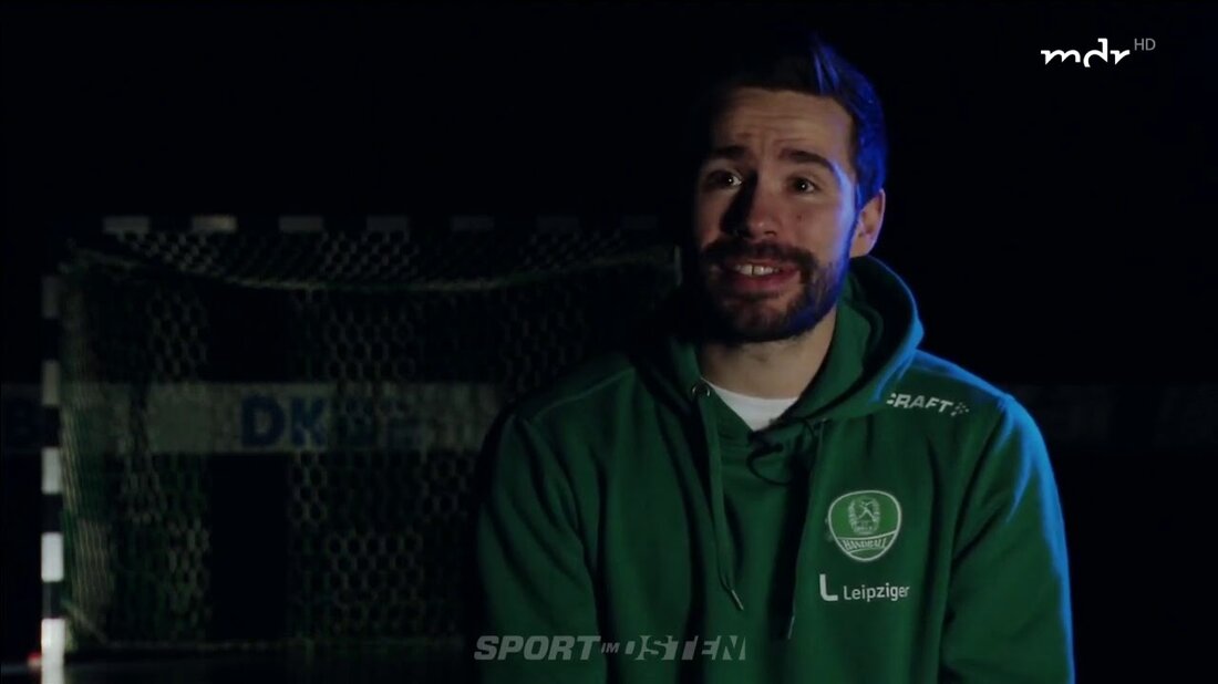 Im November haben zehn Koronainfektionen den SC DHfK außer Gefecht gesetzt. Nach dem Neustart gewährten die Handballspieler der Leipziger Bundesliga „Sport im Osten“ inmitten einer existenziellen Zeit intime Einblicke. . Youtube-Link