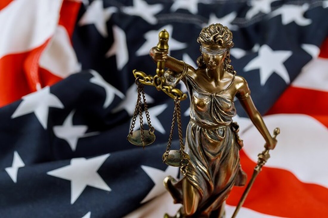 Der Gründer und CEO von Gotbit, Aleksei Andriunin, wurde am 25. Februar in die USA ausgeliefert, sagte die US -amerikanische Anwaltskanzlei, District of Massachusetts. Der 26-jährige russische Staatsangehörige wurde im Oktober 2024 wegen Vorwürfen der Marktmanipulation und des Betrugs verhaftet. Aleksei Andriunin, der Gründer und CEO Gotbit, wurde in die USA ausgeliefert, wo er Anklage wegen Drahtbetrugs und Marktmanipulationen hat. Der US -Anwaltsbüro, District of Massachusetts, sagte in einem Pressemitteilung Am 26. Februar manipulierte Andriunin, ein 26-jähriger russischer nationaler, krypto-Märkte, „im Namen von Kundenkryptowährungsunternehmen“. Er wurde im Oktober 2024 in Portugal verhaftet, wobei eine Bundesjury ihn wegen Drahtbetrugs und Verschwörung …