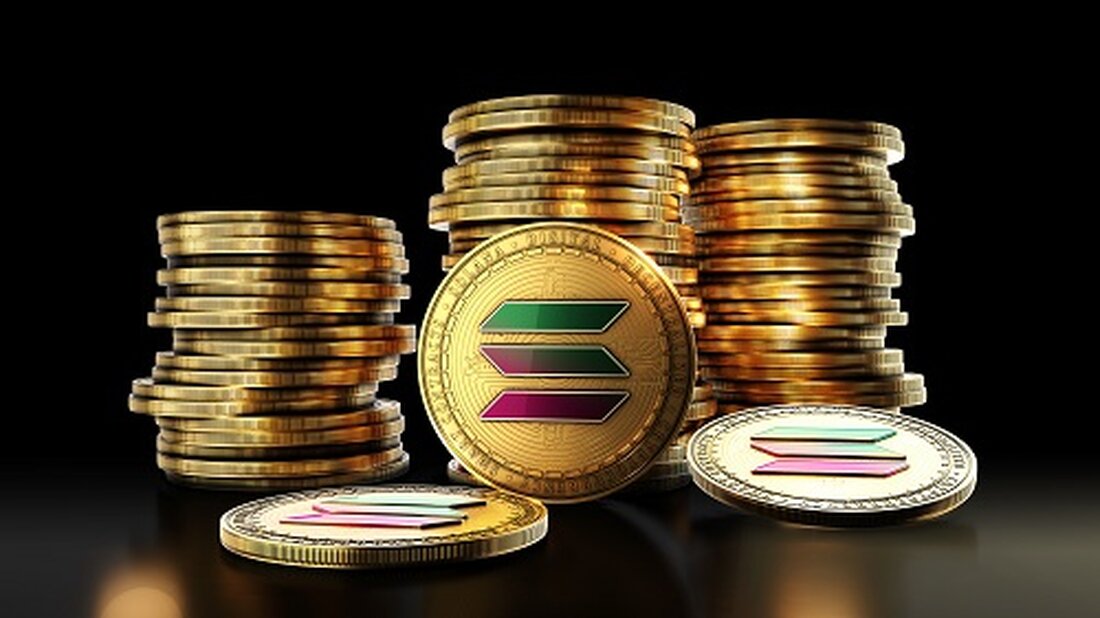 Solana ist ein Top-Blockchain-Netzwerk und sein natives SOL-Token gehört nach Marktkapitalisierung zu den größten. SOL-On-Chain-Staking wird jetzt auf Crypto.com unterstützt. Investoren können Belohnungen von bis zu 5 % verdienen, wenn sie SOL auf Crypto.com einsetzen. Das On-Chain-Staking von Solana ist jetzt auf Crypto.com verfügbar, einer führenden Kryptowährungsbörse mit Sitz in Singapur. Ein Bekanntmachung von der Börse am Montag enthüllte, dass Crypto.com jetzt SOL-On-Chain-Staking unterstützt. Laut der Krypto-Plattform können SOL-Inhaber jetzt mehr SOL-Belohnungen verdienen, wenn sie auf Crypto.com setzen, mit bis zu 5 % effektivem Jahreszins. Es gebe auch keine festen Laufzeiten oder Mindesteinsatzsummen, teilte die Börse über den Twitter-Account von …