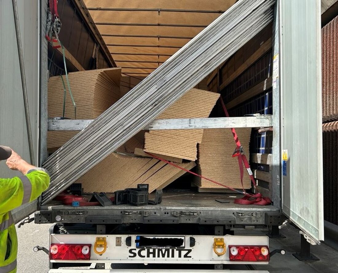 Ein Sattelzugfahrer auf der A65 bei Edenkoben wurde wegen ungesicherter Ladung angehalten. Der Fahrer muss mit einem Bußgeld rechnen.