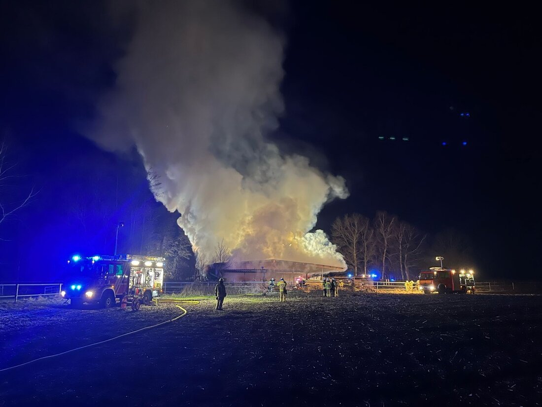 In Stade-Haddorf brannte am 15. Februar eine Scheune. Zeugen werden zur Klärung der Brandursache gebeten.