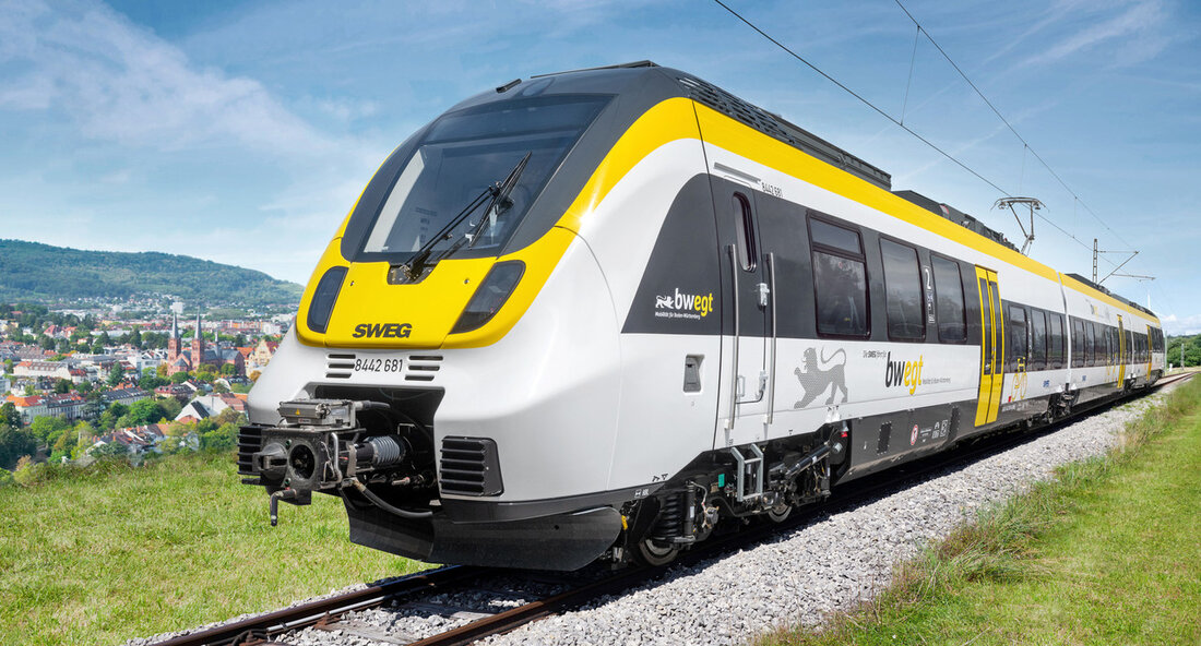 Die Südwestdeutsche Verkehrsgesellschaft (SWEG) und die Gewerkschaft Deutscher Lokomotivführer (GDL) haben sich in der Schlichtung auf einen Tarifabschluss geeinigt. Aus Sicht von Verkehrsminister Winfried Hermann ist das eine gute Nachricht für die Fahrgäste und die Beschäftigten. Landesverkehrsminister Winfried Hermann sagte am Mittwoch, 5. April 2023: „Ich freue mich, dass es gelungen ist, in der Schlichtung eine Lösung im Tarifstreit zwischen GdL und SWEG zu finden. Den Nutzen haben die Fahrgäste, die nach den wiederholten Streikaktionen in den vergangenen Monaten jetzt wieder ein gutes und verlässliches Angebot im regionalen Bahnverkehr der SWEG in Anspruch nehmen können. Ich danke ausdrücklich den beiden …