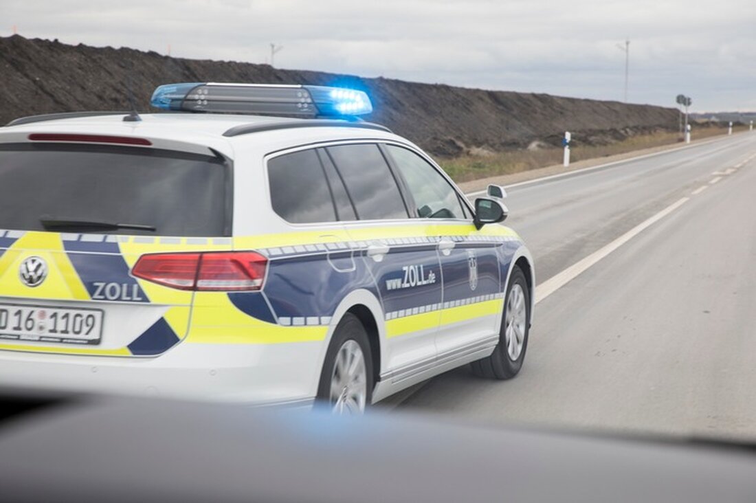 Ein 35-jähriger Serbe schmuggelt 125 Liter unversteuertes Motoröl nach Deutschland und muss Zollgebühren zahlen.