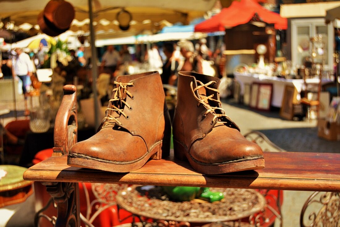 Am Donnerstag, den 13. Juni 2024, veranstaltet die Seniorenvertretung Charlottenburg-Wilmersdorf einen Flohmarkt für Groß und Klein im Seniorenclub Herthastraße 25 a. Die Veranstaltung bietet Anbietern die Möglichkeit, Artikel zum Verkauf anzubieten, wobei die Anbieter Senior:innen aus Charlottenburg-Wilmersdorf sind und die Veranstaltung nicht für professionelle Verkäufer gedacht ist. Die Nutzungsgebühr pro Tisch beträgt 2 Euro und es wird um eine vorherige Anmeldung gebeten. Kaltgetränke können zu clubüblichen Preisen erworben werden. Der Flohmarkt ist eine Gelegenheit für Senior:innen in Charlottenburg-Wilmersdorf, ihre Artikel zu präsentieren und zu verkaufen. Dies fördert nicht nur den Austausch zwischen den Senior:innen, sondern schafft auch eine Möglichkeit für …