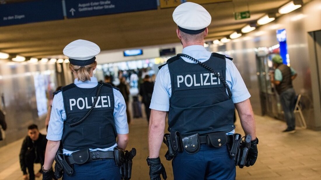 Am Pasinger Bahnhof verletzten sich zwei Männer bei einer Schlägerei. Bundespolizei leistete Erste-Hilfe und stellte die Sicherheit sicher.