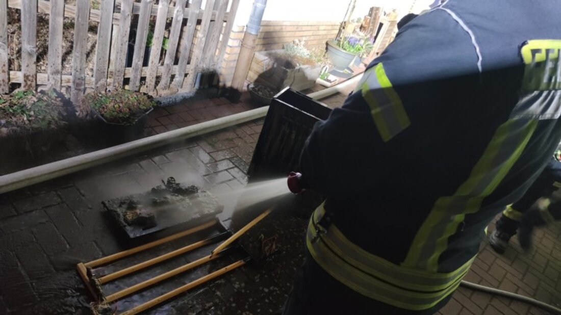 Die Feuerwehr Celle rückte Montagabend zu einem Saunabrand in Westercelle aus, wo mehrere Brandstellen gelöscht werden mussten.