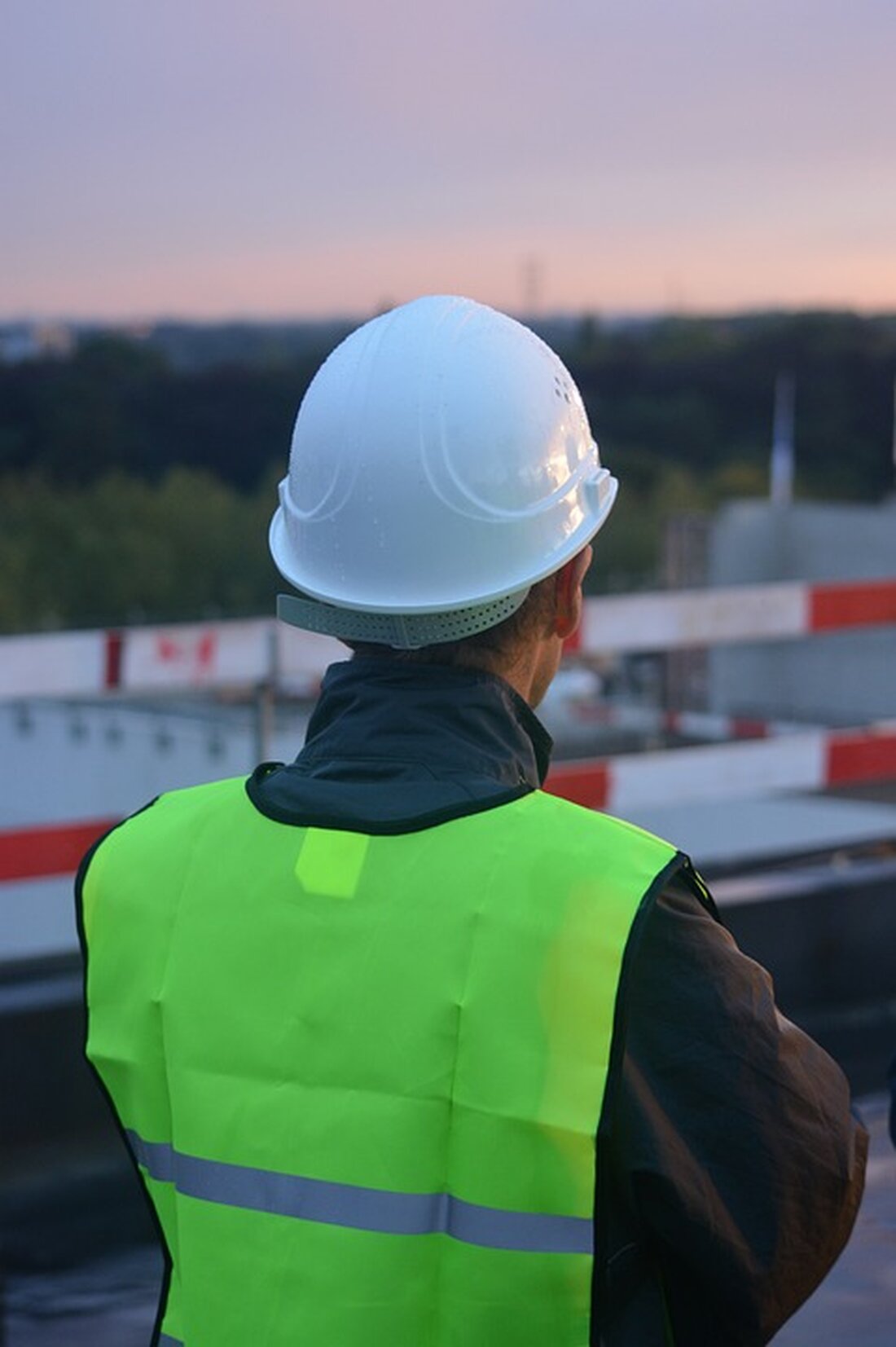 Ein Arbeiter wurde bei Kasel-Golzig schwer verletzt, als er in eine Kartoffel-Erntemaschine geriet. Unfalldiagose läuft.