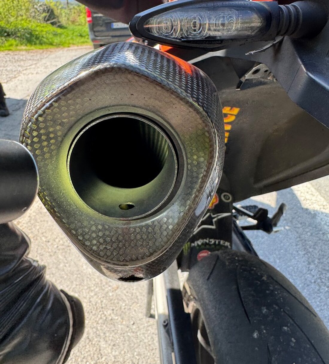 Am Sonntag führte die Polizei am Sorpesee Verkehrskontrollen durch, ahndete Geschwindigkeitsverstöße und prüfte Motorräder.