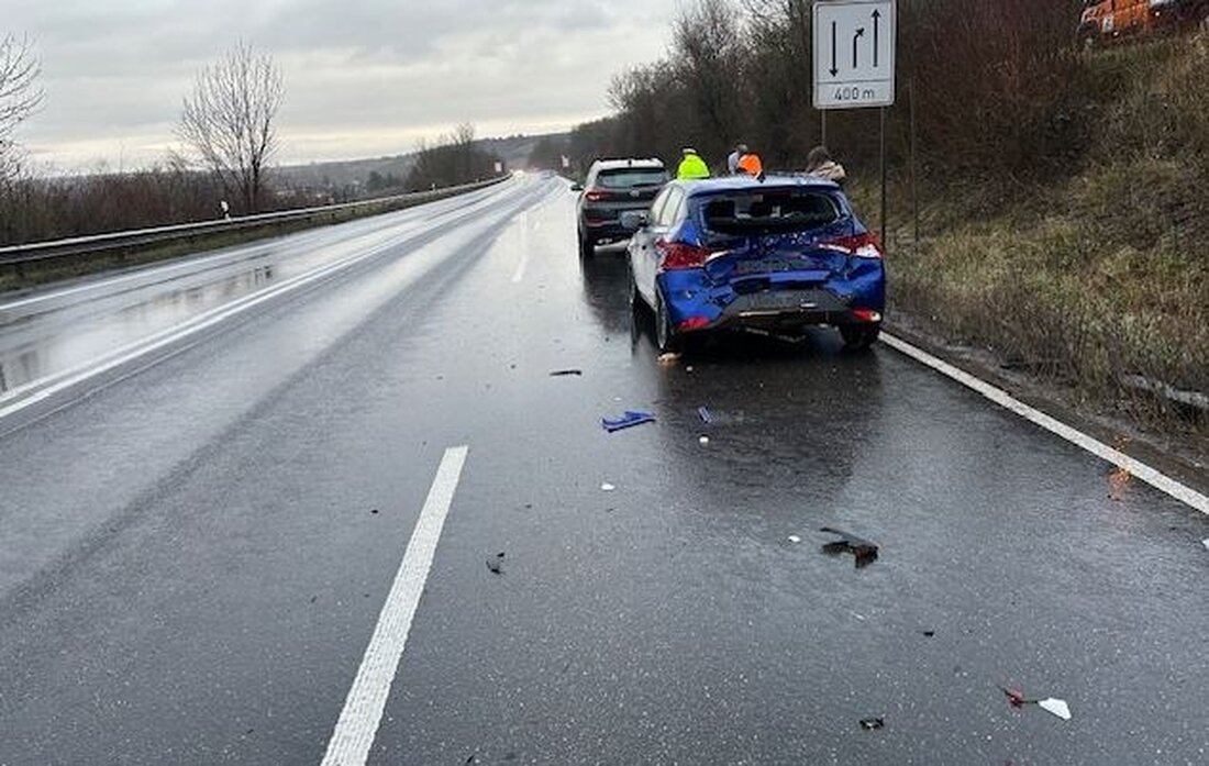 Am 26.02.25 kam es auf der B 10 bei Albersweiler zu einem Auffahrunfall. Zwei PKWs wurden beschädigt, eine Person verletzte sich leicht.