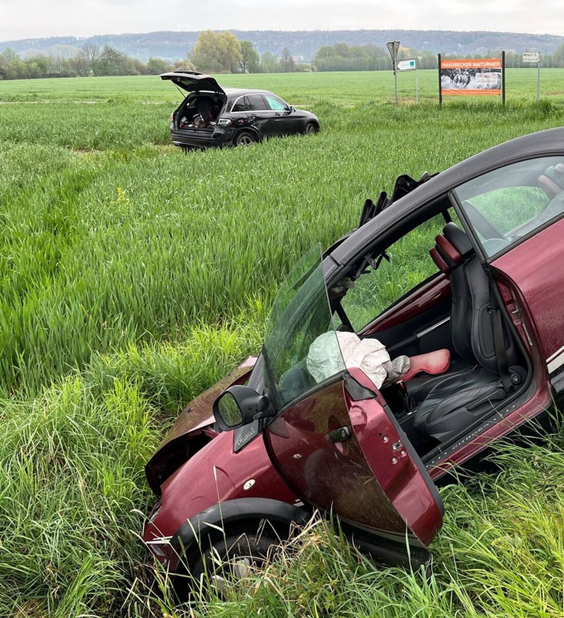 Am 16.04.25 kam es auf der L581 in Havixbeck zu einem Unfall zwischen zwei Autos, bei dem beide Fahrerinnen verletzt wurden.