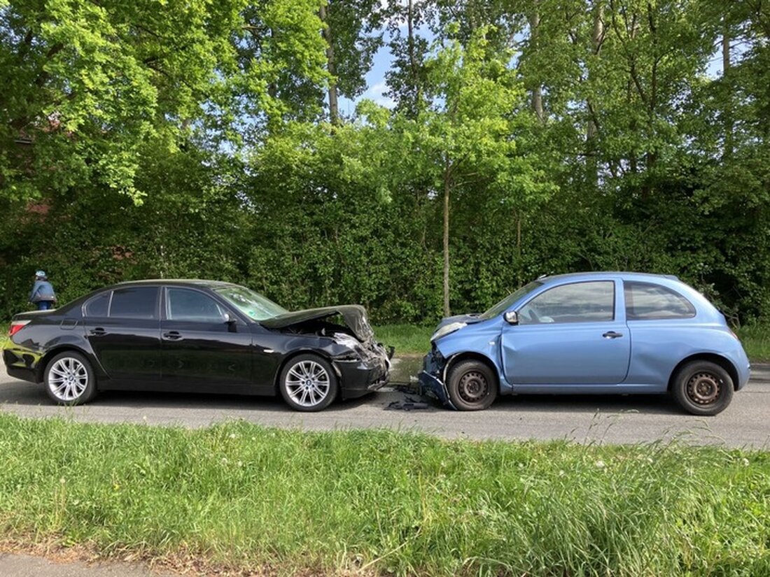 In Buxtehude kam es heute zu einem Unfall auf der Apensener Straße, bei dem zwei Personen verletzt wurden. Ein 58-Jähriger verlor die Kontrolle über sein Fahrzeug und kollidierte mit einem anderen Auto.