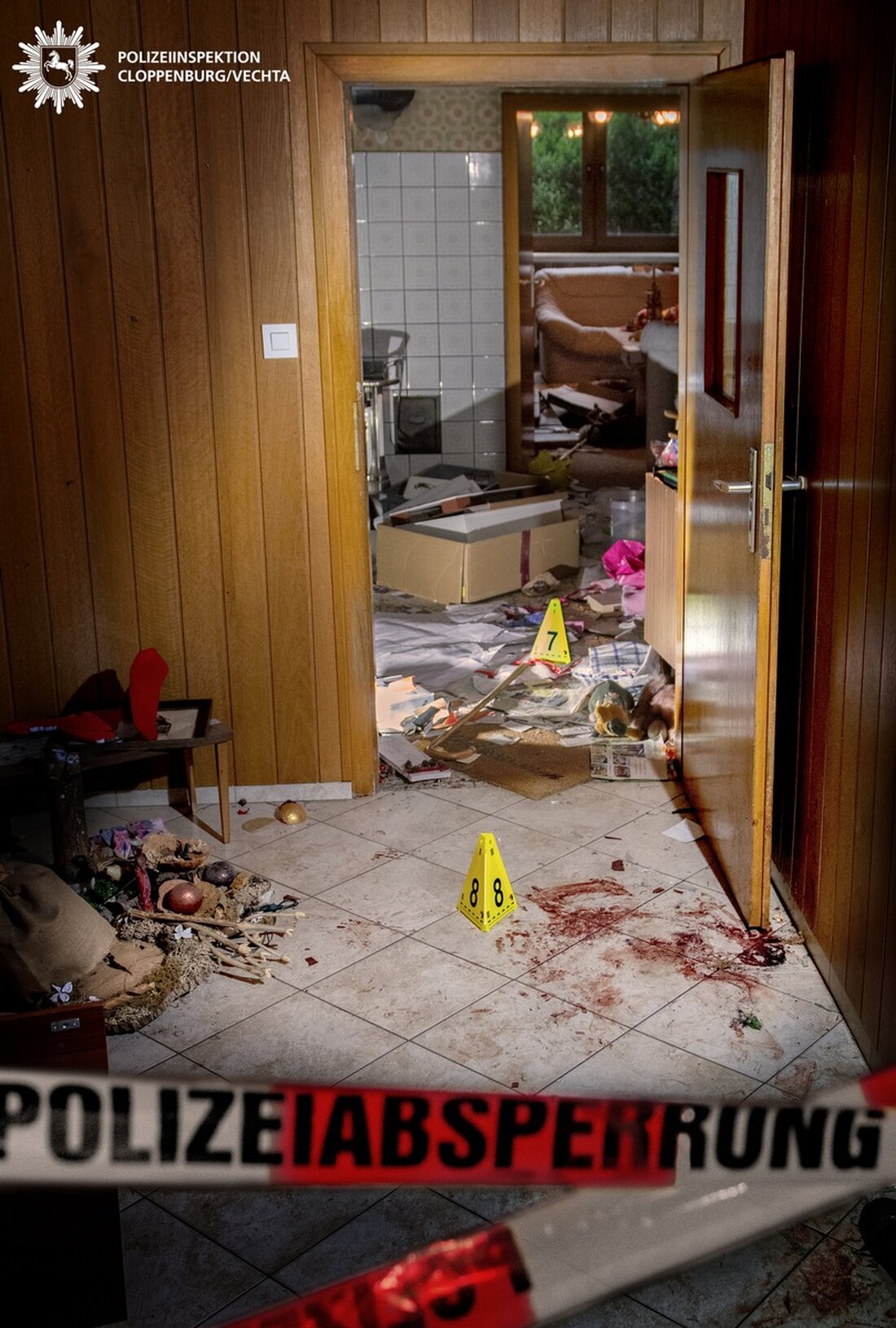 Polizei Cloppenburg/Vechta bittet um Hinweise nach vers. Mord an 79-Jährigem. Täter und verdächtige Fahrzeuge gesucht.