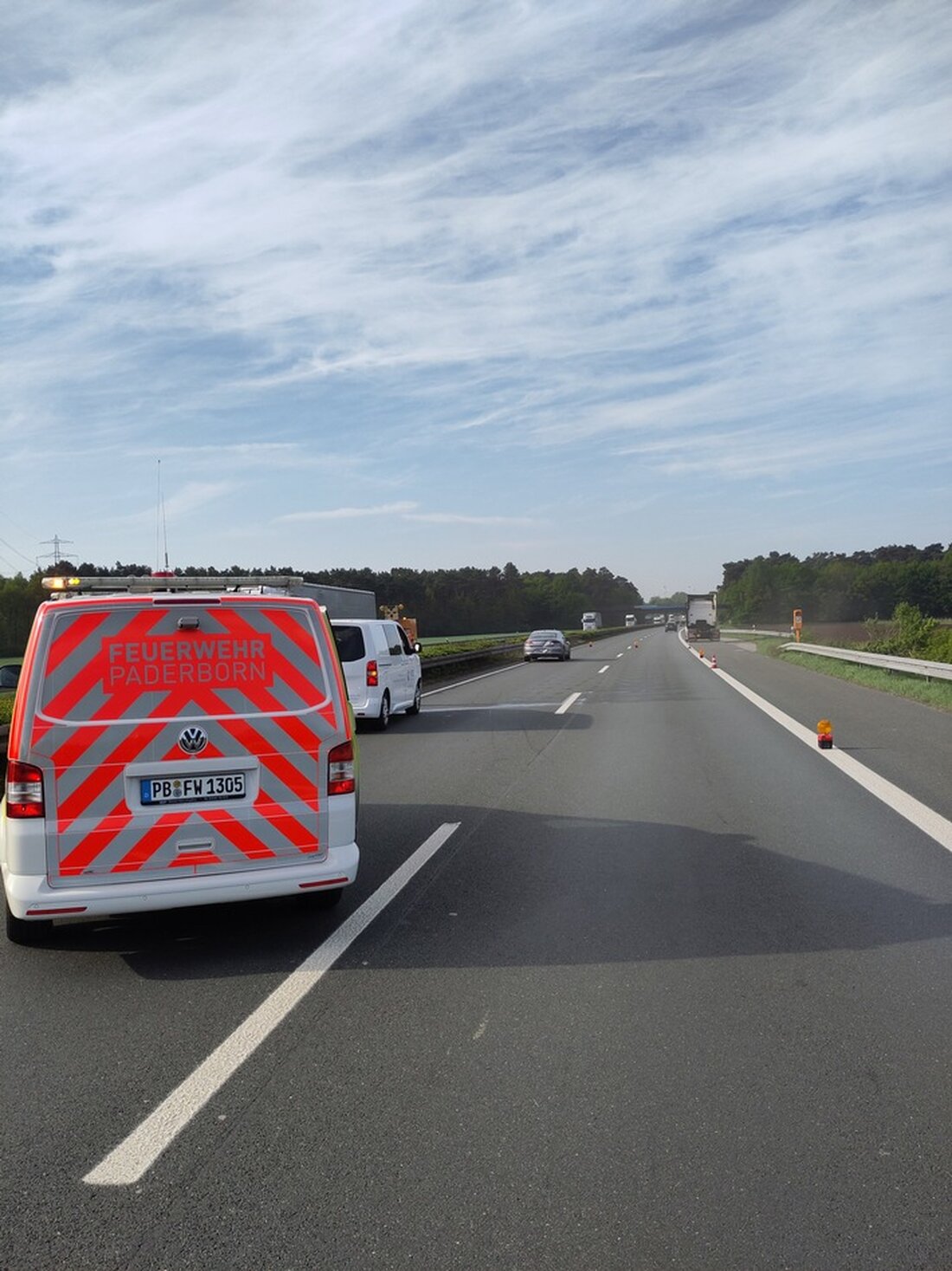 Am 29. April 2025 kam es auf der A33 bei Paderborn zu einem Verkehrsunfall mit mehreren PKW. Zwei Verletzte wurden ins Krankenhaus gebracht.