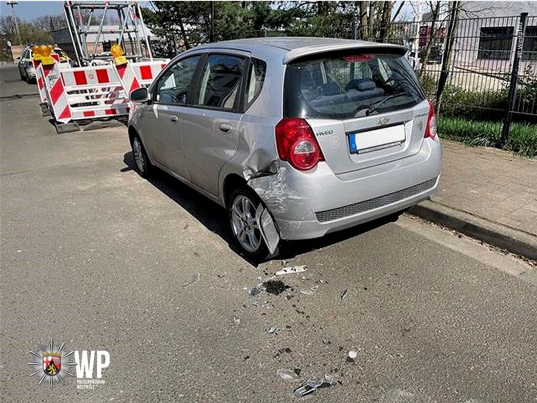 Die Polizeidirektion Kaiserslautern sucht Zeugen eines Unfalls mit Fahrerflucht. Wer hat den silbergrauen Ford Kombi gesehen?