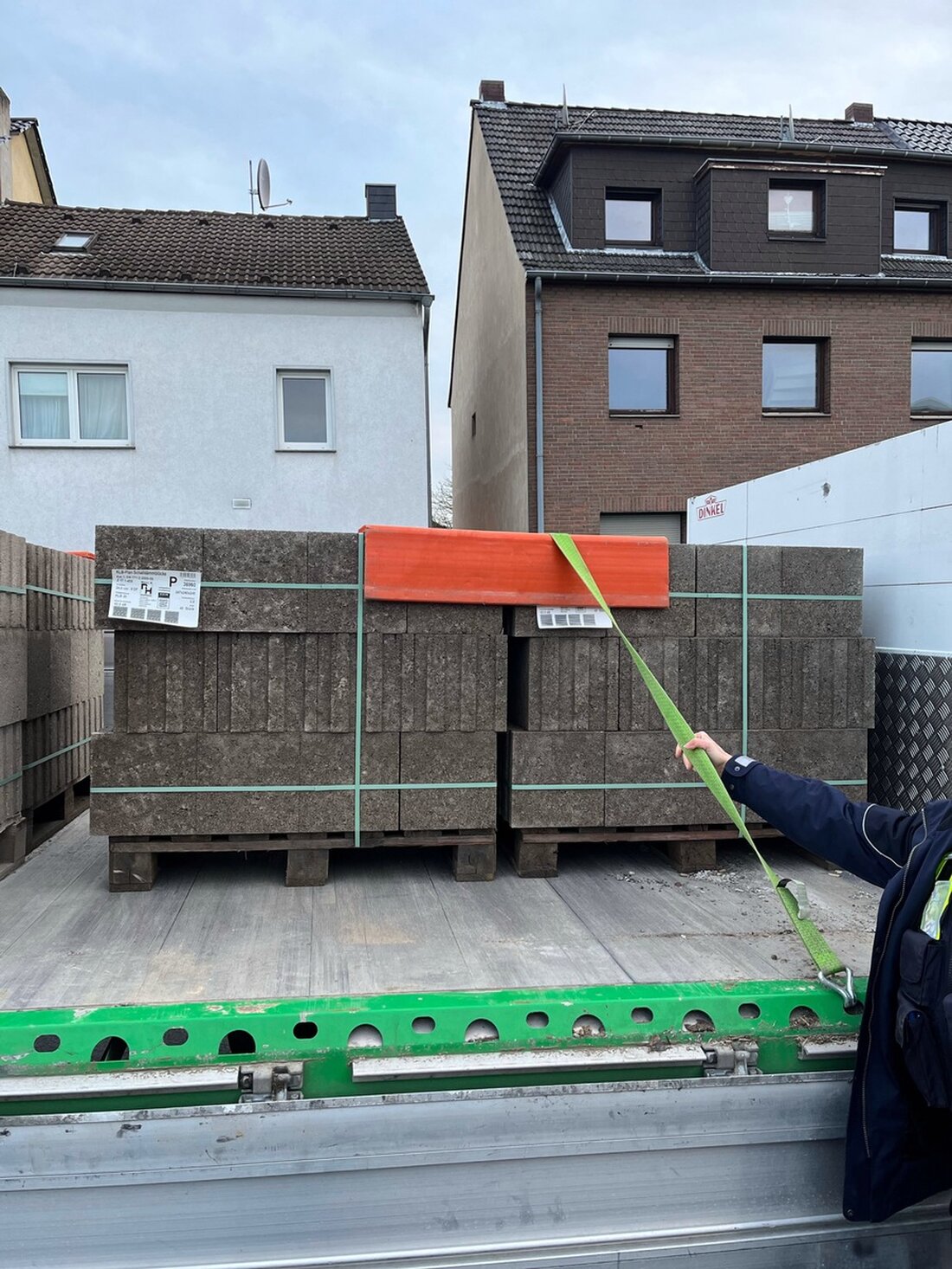 Die Kreispolizei Rhein-Sieg-Kreis führt im Rahmen von ROADPOL intensive Lkw-Kontrollen durch, um Ladungssicherheit und Verkehrssicherheit zu gewährleisten.