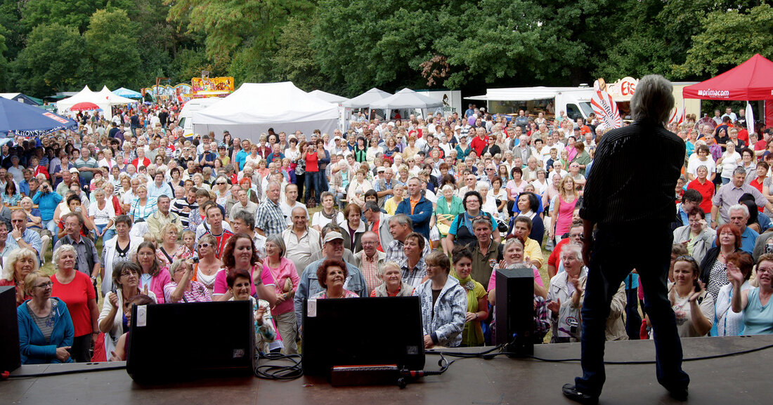 Schönauer Parkfest und Beatz im Block 2022 Den Höhepunkt des Grünauer Kultursommers bildet traditionell das Schönauer Parkfest. Vom 24. bis 28. August 2022 stehen auf dem Programm: Sommerkino, renommierte Live-Acts von Rock bis Schlager, Auftritte lokaler Kulturgruppen und es gibt Spiel- und Gastronomieangebote. Am Freitag dann auch das Rap-Festival &#8222;Beatz im Block&#8220;. Los geht&#8217;s am Mittwoch und Donnerstag mit Sommerkino unter freiem Himmel. Der Freitagabend steht ganz im Zeichen des Rap. Bei den Beatz im Block warten drei Music-Acts auf der Bühne auf. Samstag und Sonntag gibt es jeweils ein ganztägiges Programm mit Auftritten, Musikprogramm und weiteren Angeboten für Groß &hellip;