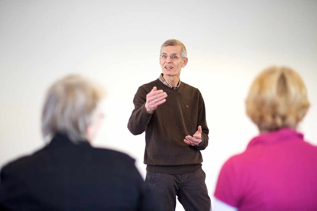 Entdecken Sie die faszinierenden Werke von 32 talentierten Schöneberger Künstler_innen im Projektraum des Haus am Kleistpark. Vom 8. November bis 6. Dezember 2024 erwartet Sie eine beeindruckende Ausstellung mit vielfältigen Kunstwerken und einer Präsentation der beteiligten Galerien. Lassen Sie sich inspirieren!