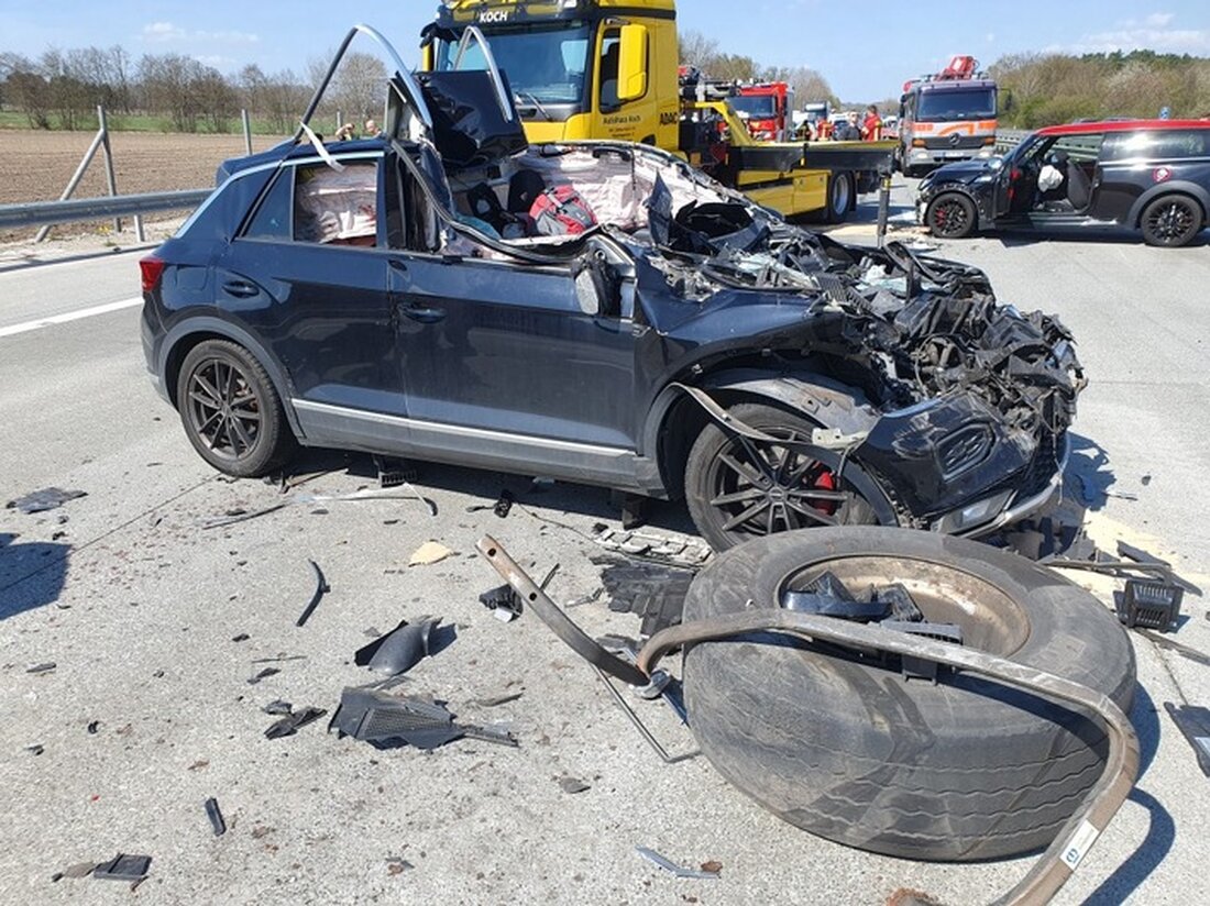 Am 16.04.2025 ereignete sich auf der A7 bei Toppenstedt ein schwerer Unfall. Mehrere Personen, darunter ein Kleinkind, wurden verletzt.