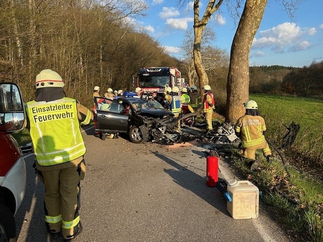 Am 01.04.25 wurde eine 23-jährige Fahrerin bei einem Unfall auf der L505 bei Eußerthal schwer verletzt und ins Krankenhaus geflogen.