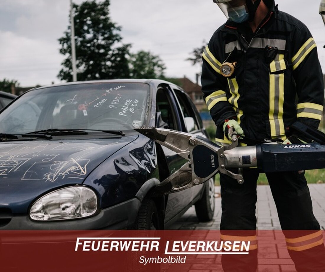 Am 12.03.2025 kam es auf der Oulustraße in Leverkusen zu einem Verkehrsunfall mit einem überschlagenen PKW. Feuerwehr und Rettungsdienste waren im Einsatz.