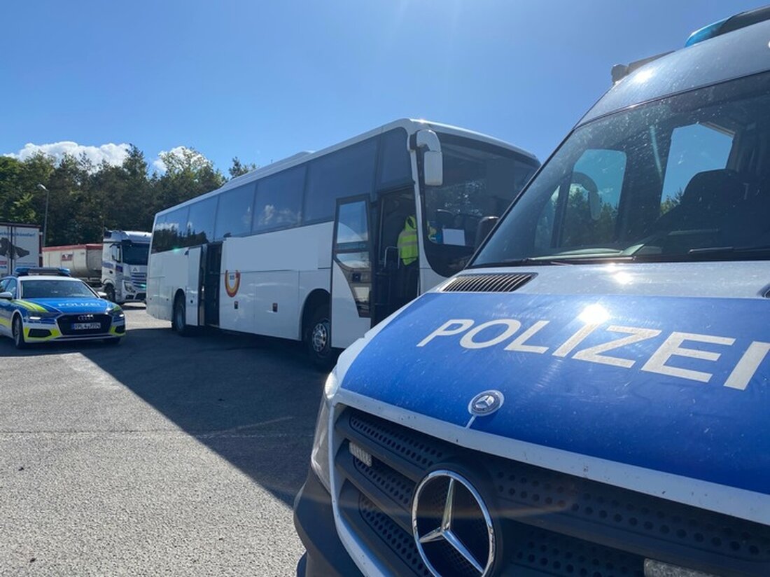 Ein Reisebus mit über 50 Schülern geriet auf der A6 in eine Notlage. Polizeikräfte sicherten die Weiterreise nach London.