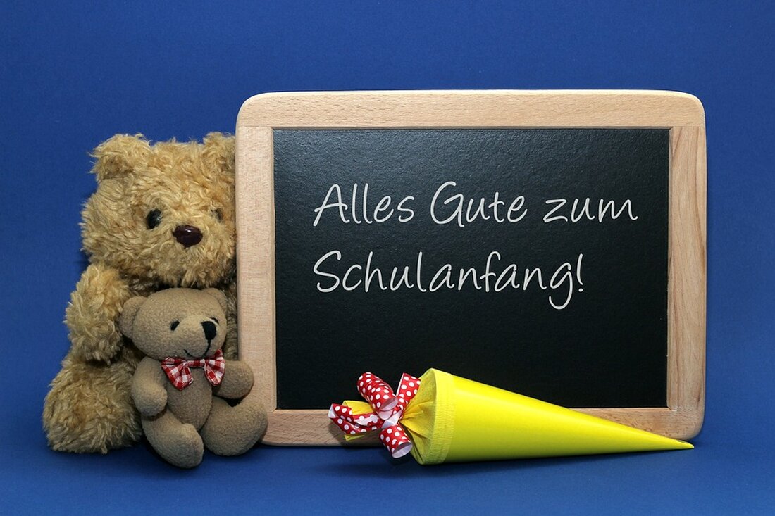 Bezirksstadtrat überreicht Schulstartbeutel an Erstklässler in den Rollbergen - Mit Brotdosen, Trinkflaschen und Schreibwaren ausgestattet. Erfahren Sie mehr über die Unterstützung für Familien im Märkischen Viertel.