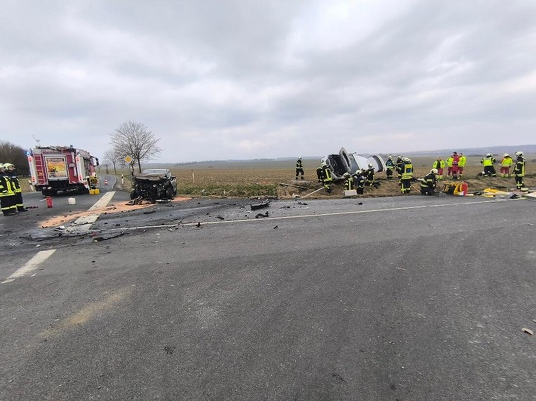 Ein BMW-Fahrer missachtete ein Stoppschild in Nordhausen, was zu einem Unfall mit einem Verletzten und hohem Sachschaden führte.