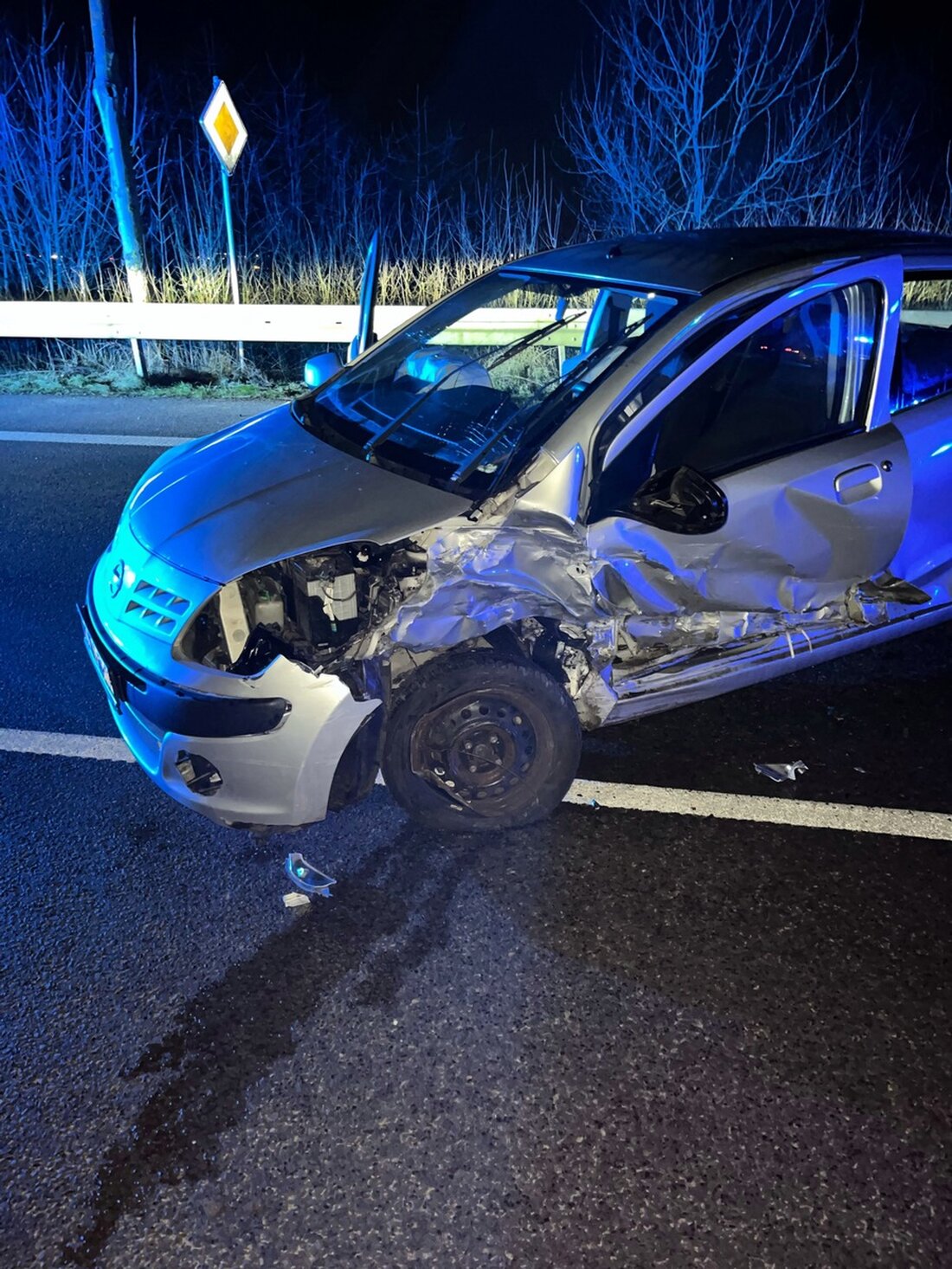 Bei einem schweren Verkehrsunfall auf der B55 wurde am Montagabend ein 46-Jähriger verletzt. Der Sachschaden beträgt ca. 24.000 Euro.
