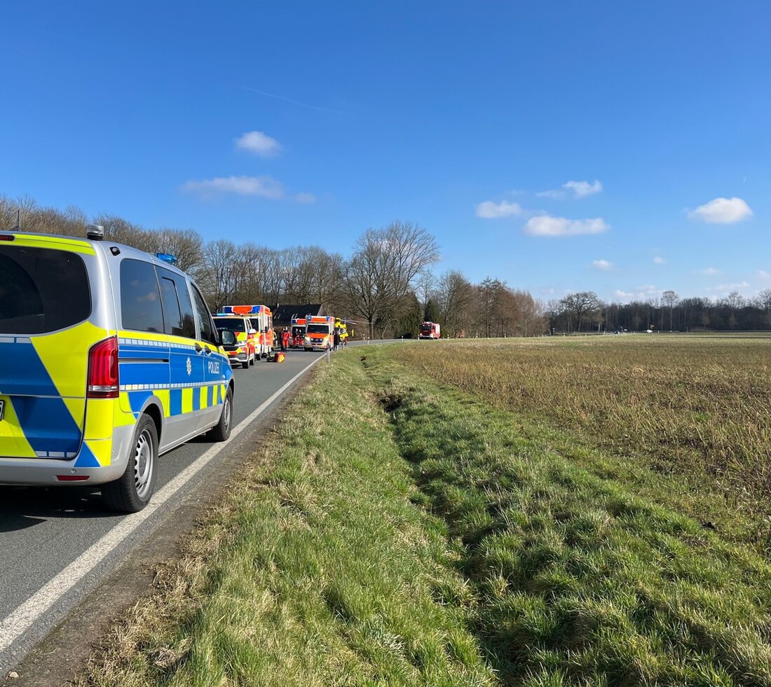 Am 02.03.2025 kam es in Buldern zu einem schweren Unfall einer Rennradgruppe. Ein Radfahrer fiel, mehrere Fahrer verletzten sich.