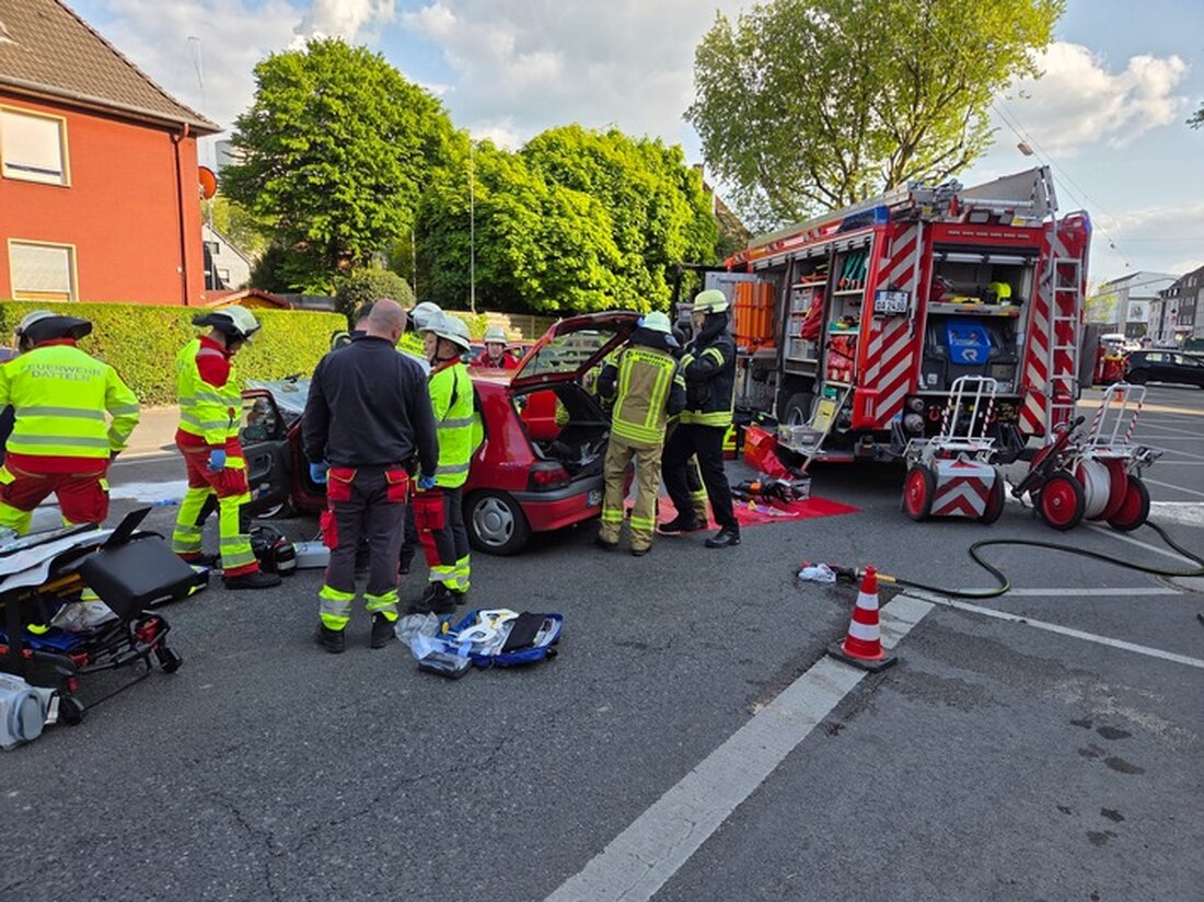 Ein schwerer Verkehrsunfall in Datteln forderte Feuerwehr und Rettungsdienst. Eine 59-Jährige wurde lebensbedrohlich verletzt und mit einem Hubschrauber ins Krankenhaus geflogen.