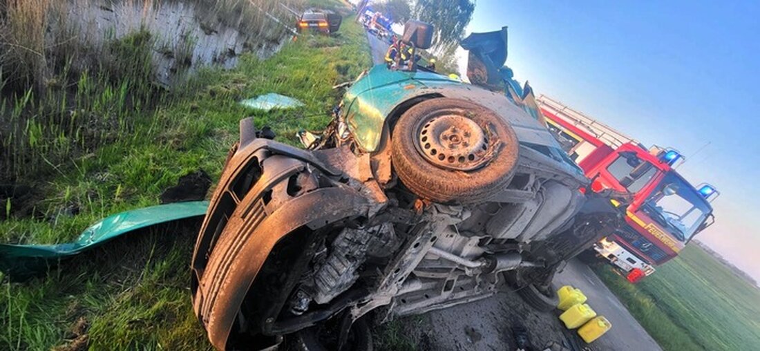 Fünf Insassen wurden bei einem schweren Unfall in Drochtersen teils lebensgefährlich verletzt. Unfallhergang und Einsatzdetails.