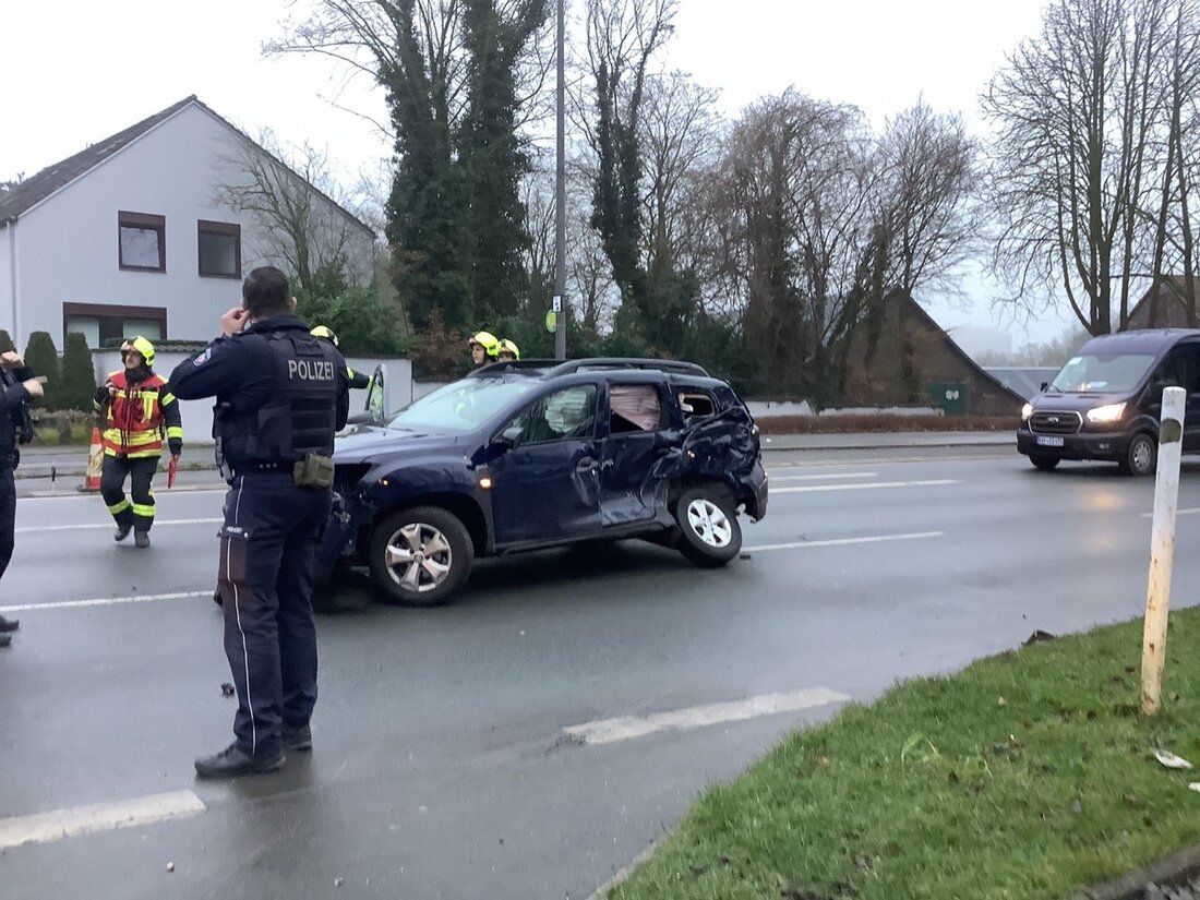 Am 06. Februar 2025 kam es in Gelsenkirchen zu einem Verkehrsunfall mit eingeklemmter Person nach Kollision zwischen PKW und Straßenbahn.