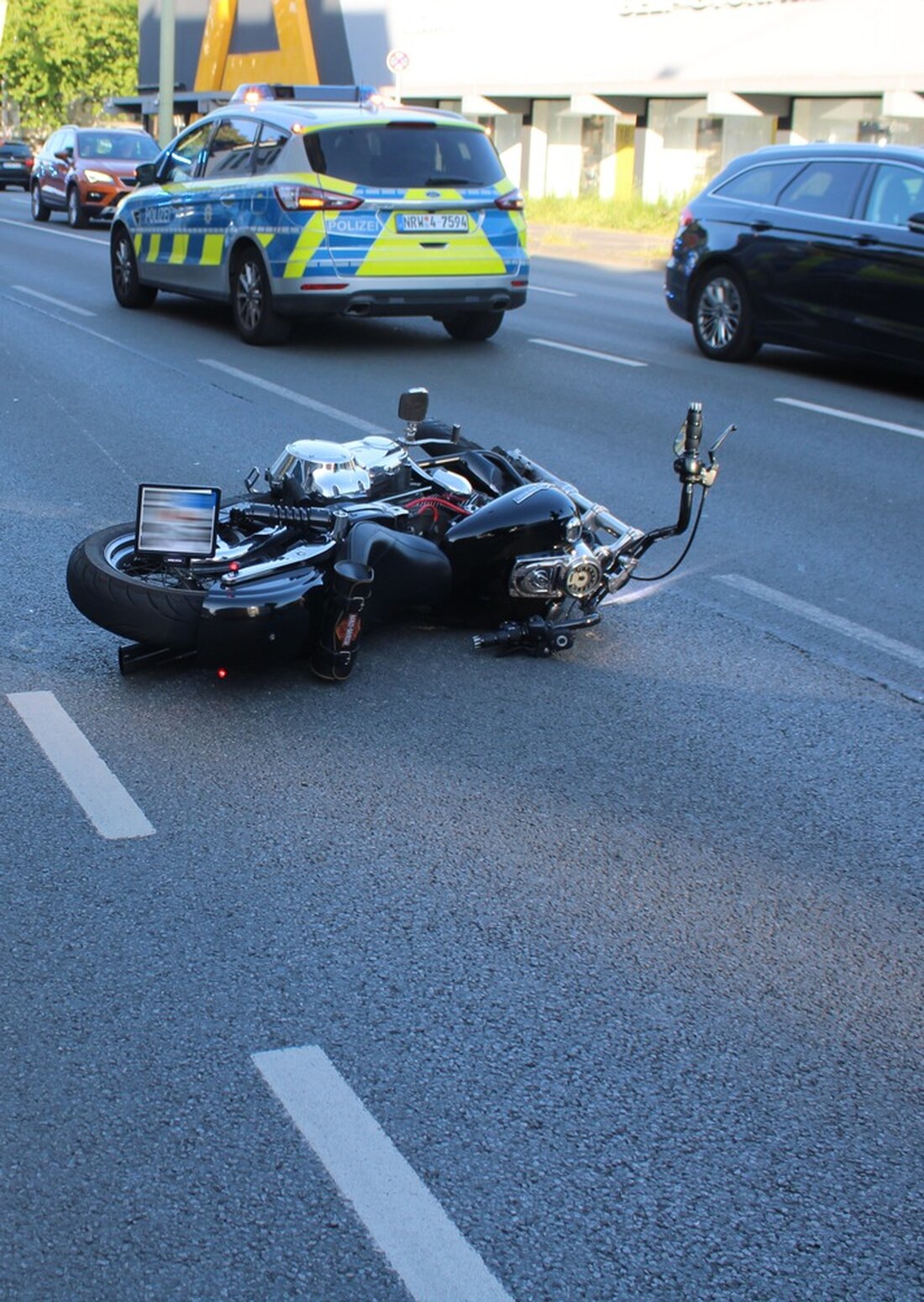 Ein Harley-Fahrer wurde am 12.05.2025 in Hagen schwer verletzt, als ein Auto ihn an der Kölner Straße erfasste.