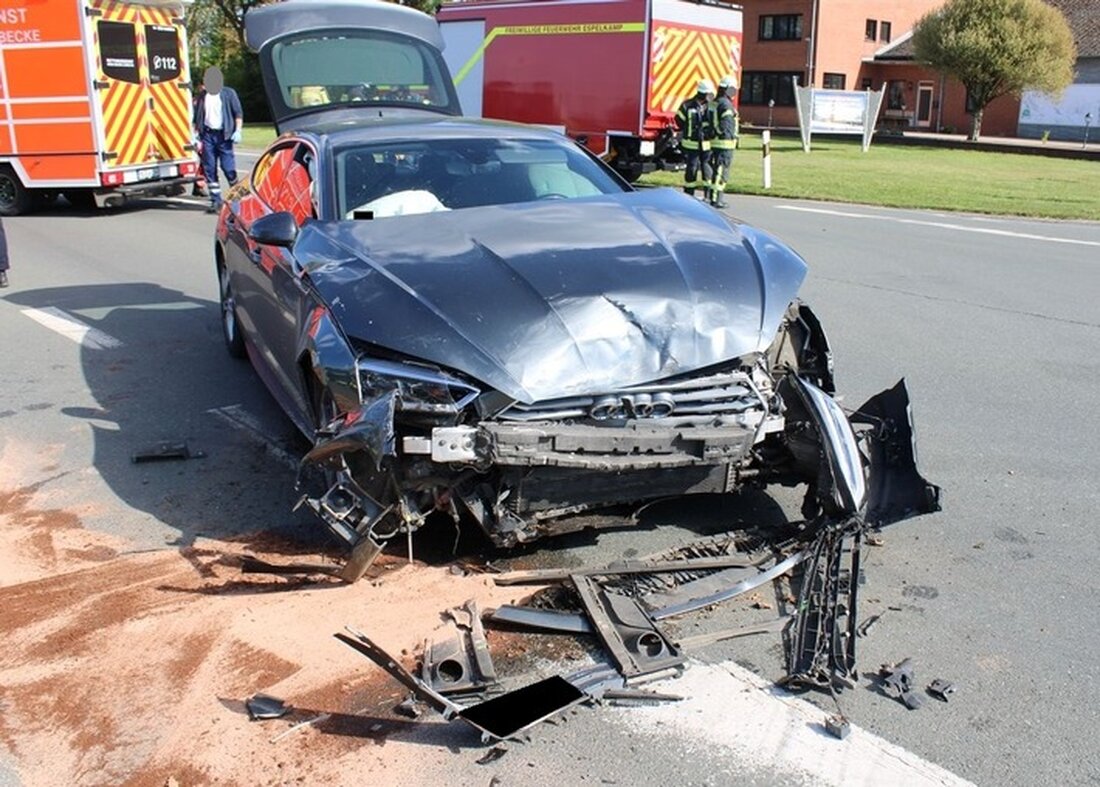 Am Samstagnachmittag kam es an der Kreuzung Osnabrücker Straße zu einem Unfall, bei dem drei Personen verletzt wurden.