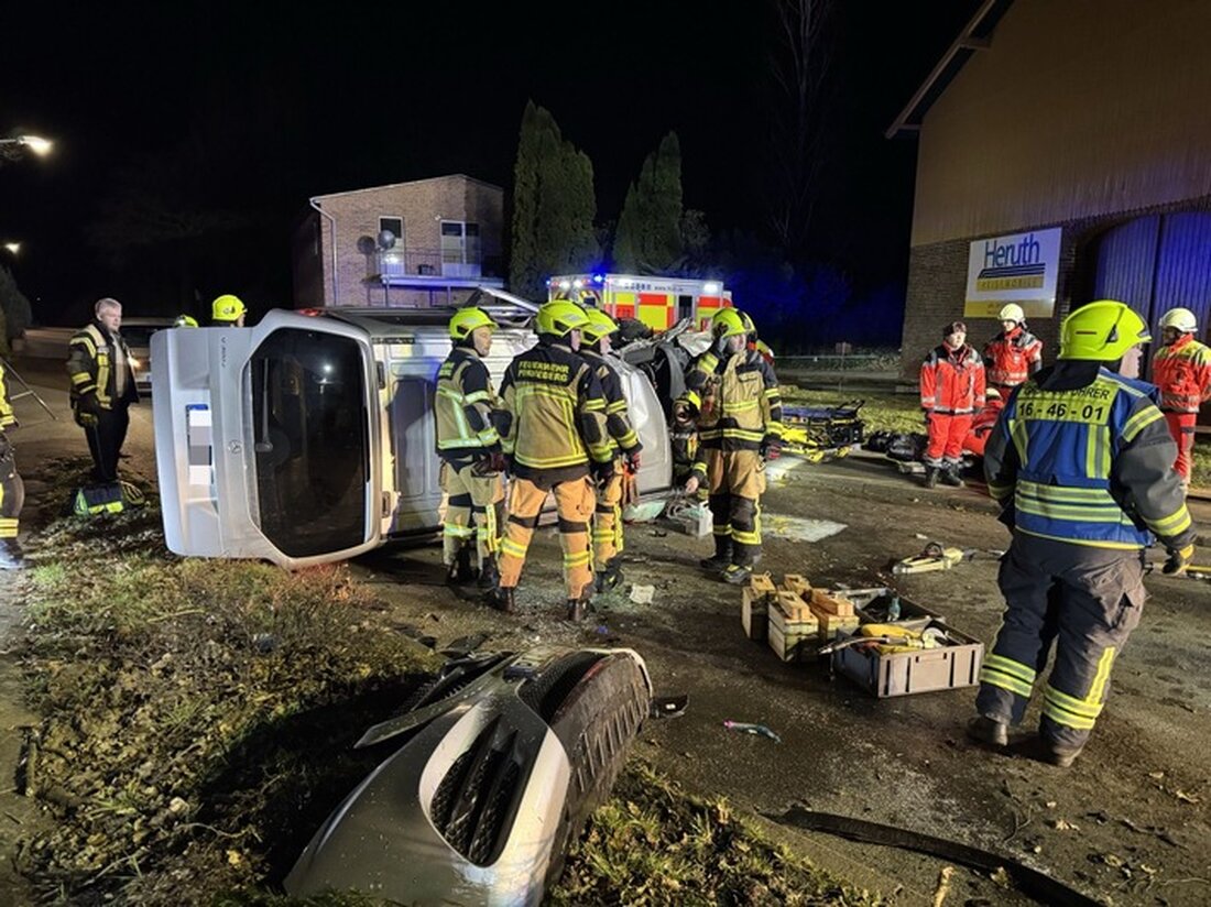 Ein schwerer Verkehrsunfall ereignete sich in Prisdorf auf der Hauptstraße, als ein Auto gegen einen Baum prallte. Der Fahrer wurde lebensgefährlich verletzt und schnell gerettet.