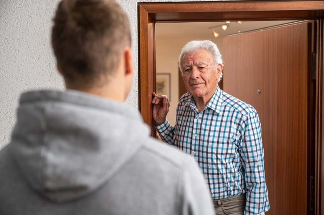Ein 88-Jähriger aus Velbert wurde von einem falschen Computerexperten betrogen. Polizei Mettmann warnt vor Betrugsmaschen.