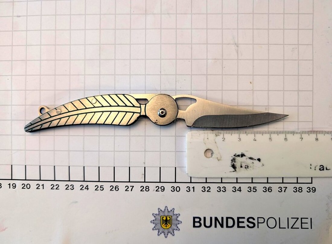 Bundespolizei sichert Einhandmesser undMarihuana bei 65-Jähriger im Essener Hauptbahnhof. Ermittlungen eingeleitet.