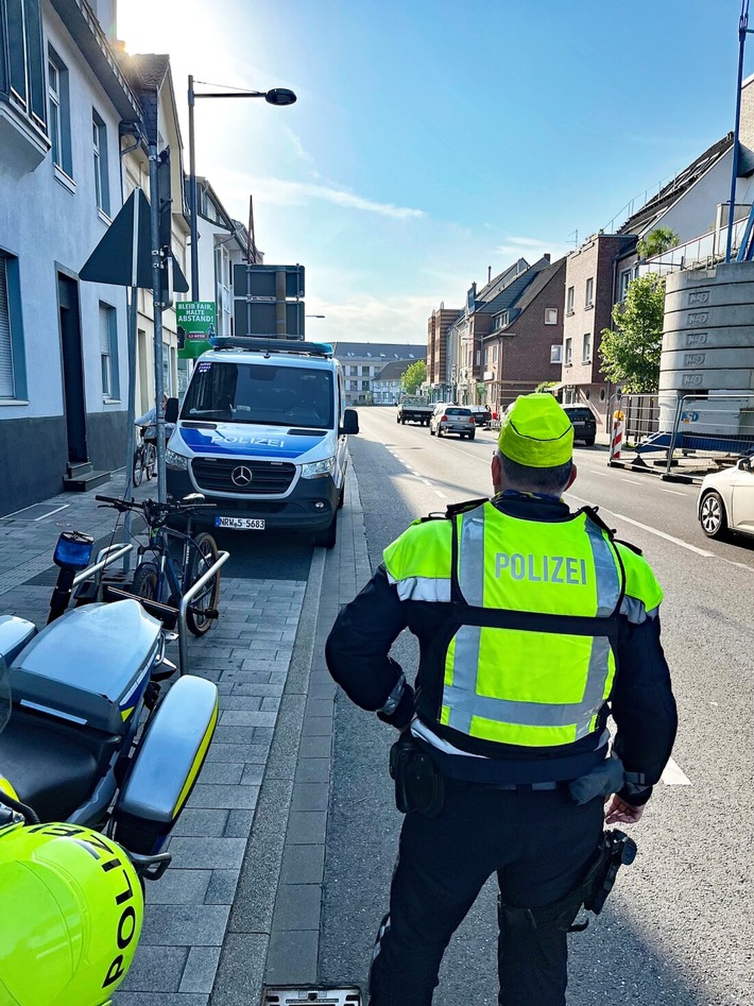 Die Polizei Mettmann führte am 7. Mai 2025 im Rahmen des Projekts Korrekt umfangreiche Verkehrskontrollen zur Sicherheit von Fußgängern und Radfahrern in mehreren Städten durch.