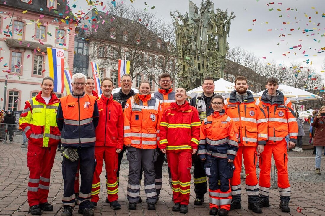 Feuerwehr und Sanitätsdienst Mainz ziehen Bilanz zum Rosenmontag 2025: Einsatzkräfte versorgten zahlreiche Fälle und steigerten Sicherheit.