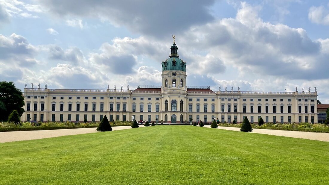 Erleben Sie das Jugendorchester Charlottenburg unter der Leitung von Mariano Domingo bei einem mitreißenden Sinfoniekonzert am 13. und 14. Juli 2024. Freier Eintritt, keine Voranmeldung erforderlich. Ein musikalisches Highlight in Berlin!