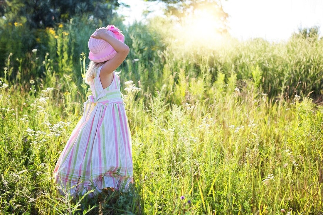 Der Sommer steht vor der Tür und die Stadtbibliothek Reinickendorf hat ihr Programm für Juli und August 2024 veröffentlicht. Kinder können sich auf spannende Veranstaltungen wie Kindertheater, offene Schreibgruppen, Tüfteln unter freiem Himmel, Literaturkreise, Bastelangebote, Vorlesestunden und vieles mehr freuen. Ein besonderes Highlight ist die Sommer Challenge 2024 für Kinder im Alter von 8 bis 12 Jahren, die in der Humboldt-Bibliothek in Tegel stattfindet. Von Anfang Juli bis Mitte September können die Teilnehmer Stempel sammeln, indem sie Bücher ausleihen und lesen, Hörbücher hören, Filme sehen und an verschiedenen Veranstaltungen teilnehmen. Am Ende winken tolle Preise, die auf einer großen Abschlussparty …