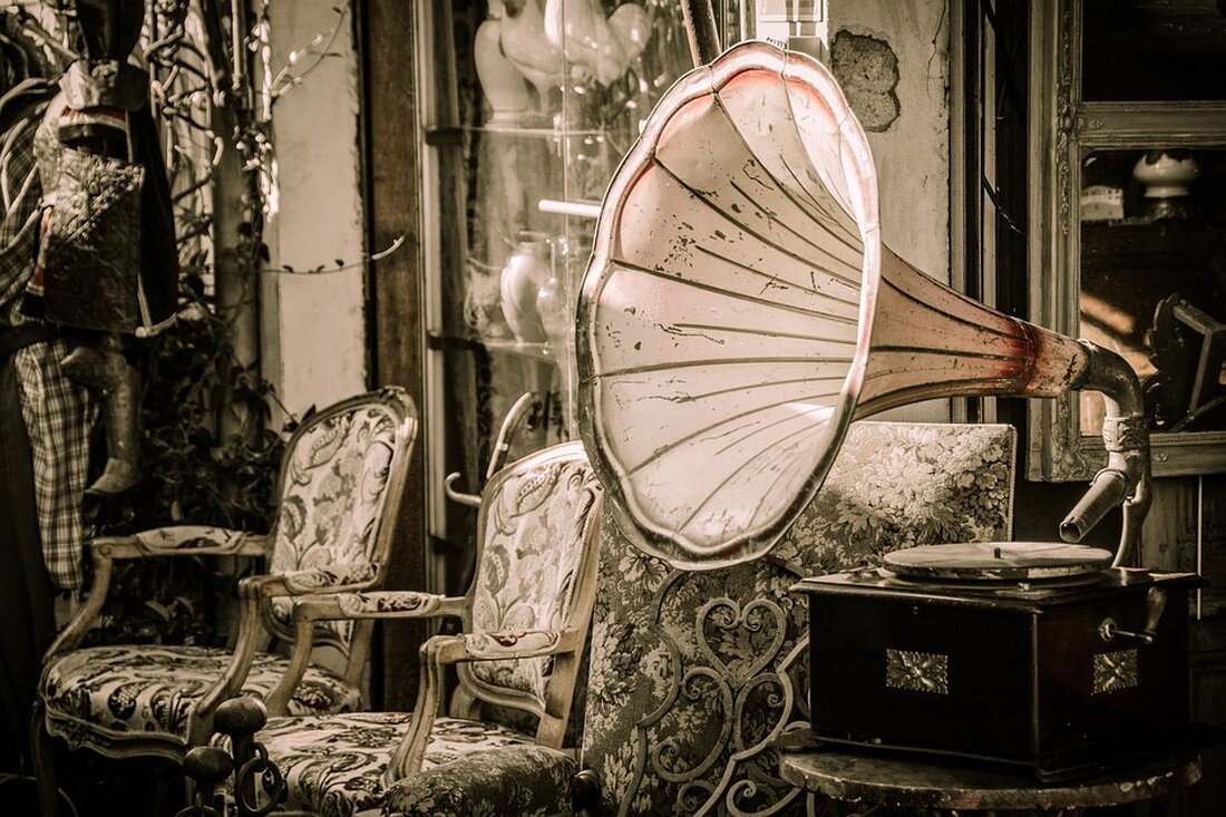 Der Kolpingplatz wird auch in diesem Jahr wieder zur Musikbühne! Am Samstag, den 15. Juni 2024, können sich Musik- und Tanzliebhaber von 15 Uhr bis 19 Uhr auf eine lebendige Tanzfläche freuen. Verschiedene musikalische Darbietungen laden zum Zuhören und Mittanzen ein, darunter die Tanzschule Gerda Keller mit einem vielseitigen Tanzprogramm, die Samba-Gruppe „Alegria do Samba“ und die Folk- und Pop-Interpreten „Die Kläuse“ aus Reinickendorf. Die Schülerinnen und Schüler der „MA Music Academy Berlin“ sorgen ebenfalls für musikalische Unterhaltung. Eine kleine Verschnaufpause bietet der Shantychor Reinickendorf, bei dem Mitsingen ausdrücklich erwünscht ist. Bezirksstadträtin Korinna Stephan betont die Bedeutung öffentlicher Plätze als …