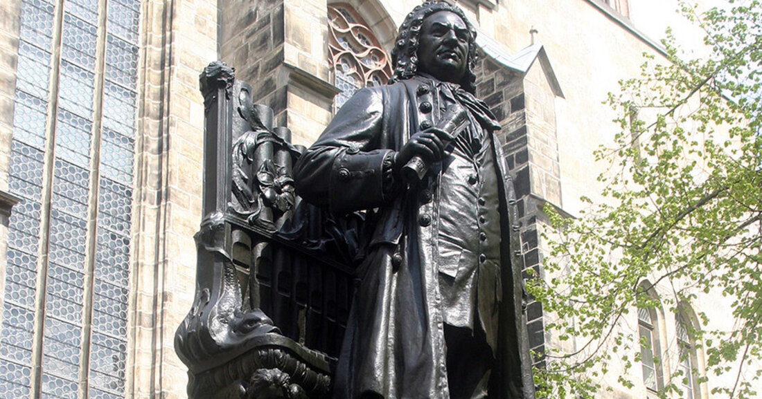 Erleben Sie die traditionellen klassischen Konzerte am Bachdenkmal auf dem Thomaskirchhof im Juli und August 2024 - Eintritt frei! Termin, Ort und Programm im Artikel.