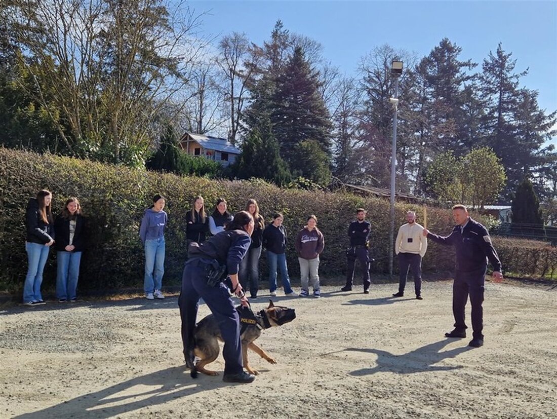 Neun Mädchen erlebten am 3. April einen spannenden "Girls' Day" bei der Polizeiinspektion Baumholder und erhielten Einblicke in den Polizeiberuf.