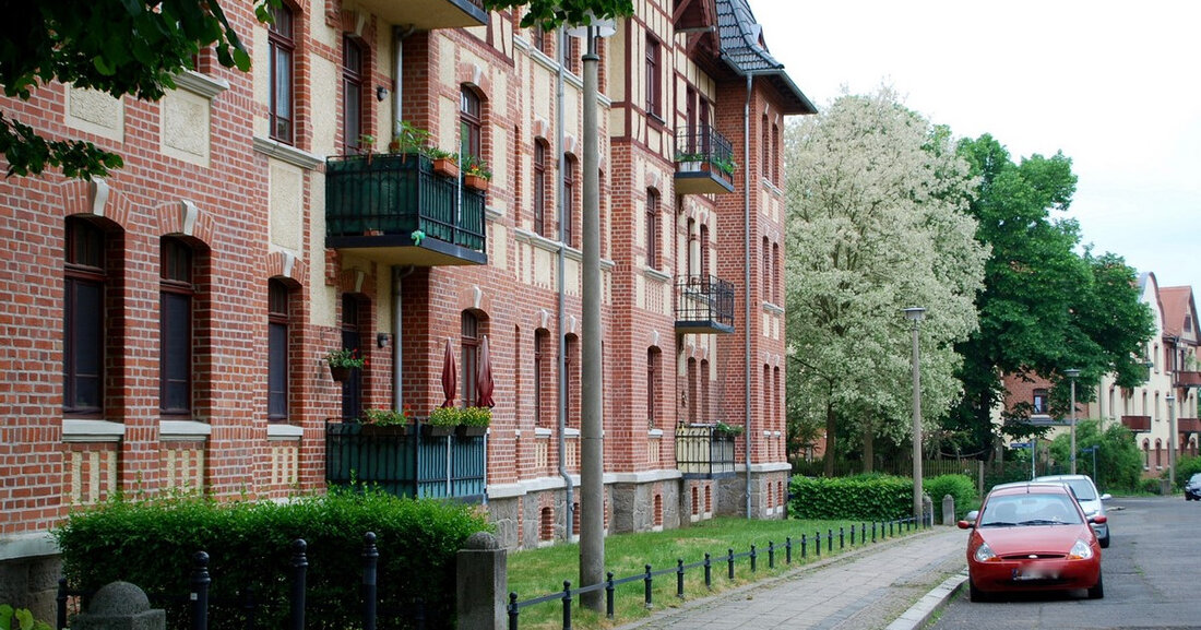 Stadtteilrundgang durch Lößnig: Erfahren Sie, wie Bewohner und Stadt zusammenarbeiten. Melden Sie sich jetzt an! Zeit: 7. August 2024, 17-19 Uhr. Treffpunkt: Moritzhof Lößnig.