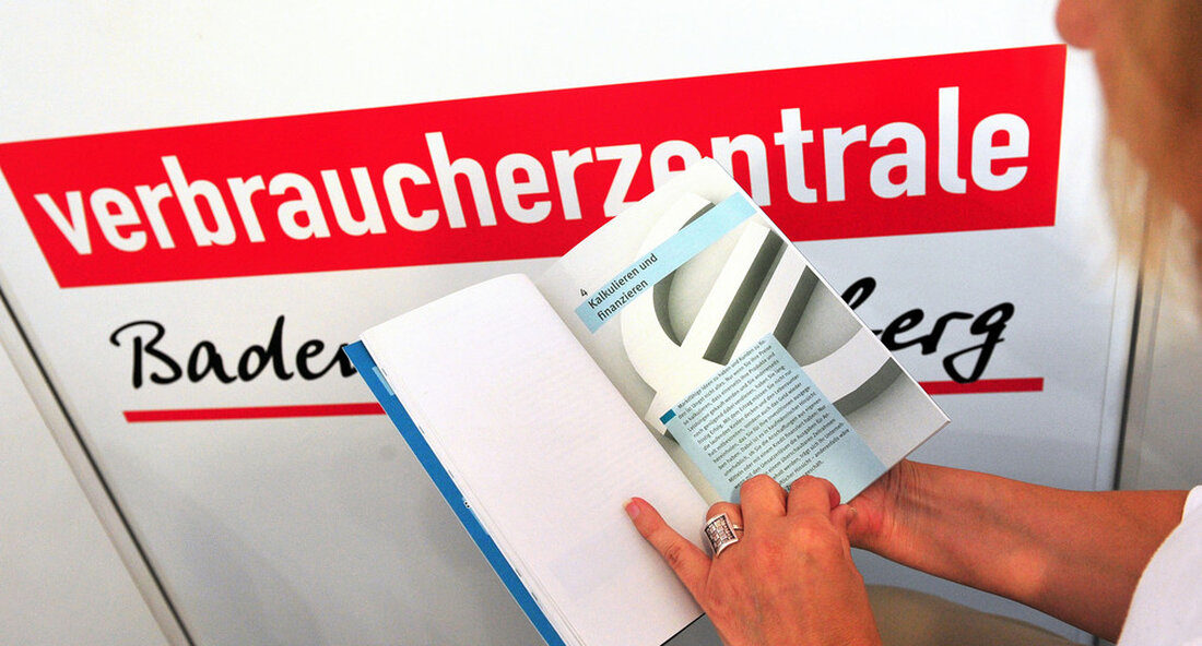 Die Verbraucheraufklärung in Baden-Württemberg hat deutlich an Bedeutung gewonnen. Mit der Initiative zur Verbraucheraufklärung für ein selbstbestimmtes Alltagsleben sollen die Konsumfähigkeiten der Verbraucher weiter gestärkt werden. „Um sich im täglichen Konsum zurechtzufinden und selbstbestimmte Konsumentscheidungen treffen zu können, benötigen die Verbraucher viel Wissen und Können. Das tatsächliche Corona-Pandemie zeigt einmal mehr, wie wichtig Verbraucherbildung in jedem Alter und in allen Situationen ist „, sagte der Minister für ländliche Gebiete und Verbraucherschutz. Peter Hauk. Stärkung der Verbraucheraufklärung mit Partnern Plötzlich standen viele Verbraucher auch vor der Frage, ob und wie die Kosten für Veranstaltungstickets oder für gebuchte Reisen erstattet würden. Wer …